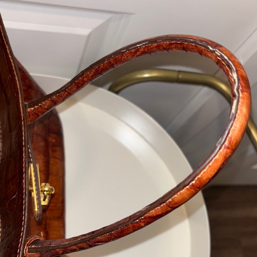 Sophisticated Brown Crocodile Leather Handbag - Picture 13 of 15